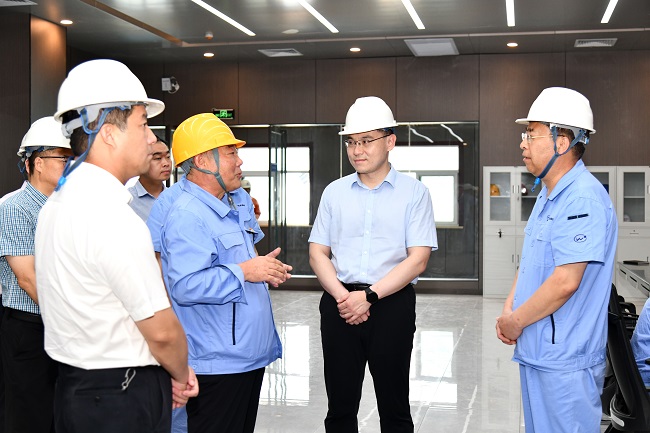 新安縣委書記、縣長王智一行到萬基控股集團(tuán)調(diào)研