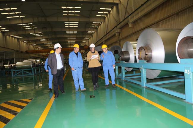 河南日?qǐng)?bào)駐洛陽記者站站長田宜龍到萬基鋁加工采風(fēng)